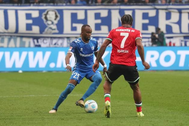 27 10 2024, xgox, Soccer 2 Bundesliga, 1 FC Magdeburg Hannover 96 emspor, v l Silas Gnaka Magdeburg, 25 DFL DFB REGULATIONS PROHIBIT ANY USE OF PHOTOGRAPHS as IMAGE SEQUENCES and or QUASI VIDEO Magdeburg