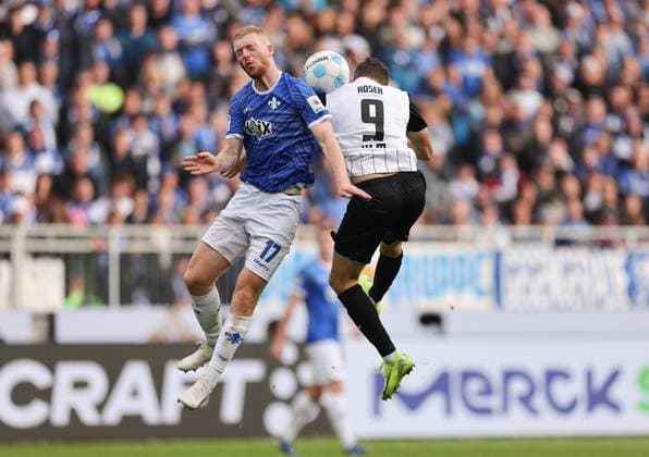 27 10 2024, xdcx, Soccer 2 Bundesliga, SV Darmstadt 98 SSV Ulm 1846, emonline, emspor, despor, v l , Kai Klefisch SV Darmstadt 98 , Lucas Röser SSV Ulm 1846 DFL DFB REGULATIONS PROHIBIT ANY USE OF PHOTOGRAPHS AS IMAGE SEQUENCES AND OR QUASI VIDEO Copyright: HMBxMedia Claus