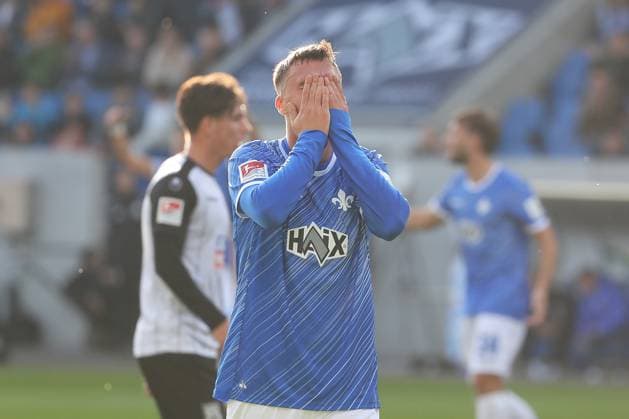 27 10 2024, xtvx, Fussball 2 Bundesliga, SV Darmstadt 98 SSV Ulm 1846 emspor, v l Philipp Foerster SV Darmstadt 98 enttaeuscht, enttaeuscht looking, dissapointed DFL DFB REGULATIONS PROHIBIT ANY USE OF PHOTOGRAPHS as IMAGE SEQUENCES and or QUASI VIDEO Darmstadt