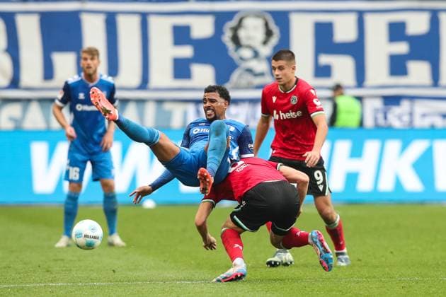 Xavier Amaechi 1 FC Magdeburg,20 vs Fabian Kunze Hannover 96,6 2 Soccer Bundesliga Season 2024 2025 1 FC Magdeburg vs Hannover 96 at the Avnet Arena in Magdeburg Action,Soccer,Man,Men,Germany,27 10 2024