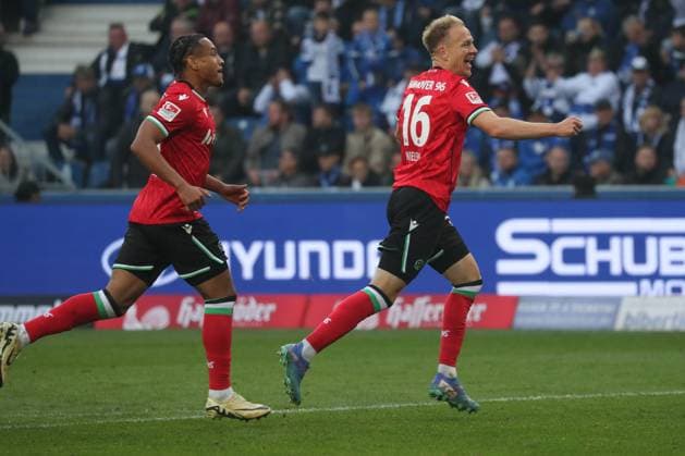 27 10 2024, xgox, Fußball 2 Bundesliga, 1 FC Magdeburg Hannover 96 emspor, v l jubilation after the 0 3 by Havard Nielsen Hannover, 1 DFL DFB REGULATIONS PROHIBIT ANY USE OF PHOTOGRAPHS as IMAGE SEQUENCES and or QUASI VIDEO Magdeburg
