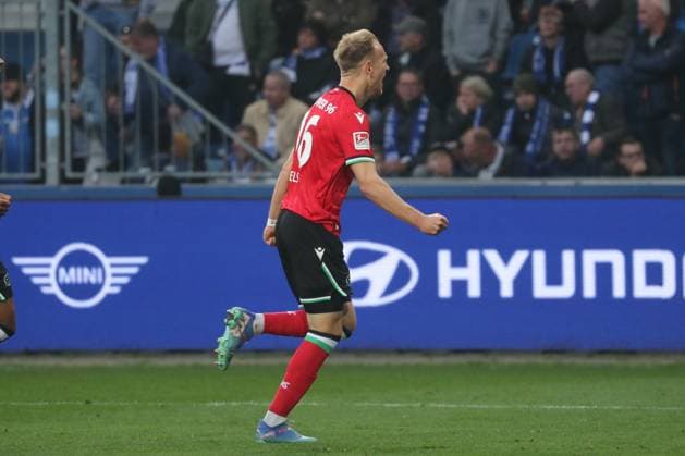 27 10 2024, xgox, Fußball 2 Bundesliga, 1 FC Magdeburg Hannover 96 emspor, v l jubilation after the 0 3 by Havard Nielsen Hannover, 1 DFL DFB REGULATIONS PROHIBIT ANY USE OF PHOTOGRAPHS as IMAGE SEQUENCES and or QUASI VIDEO Magdeburg