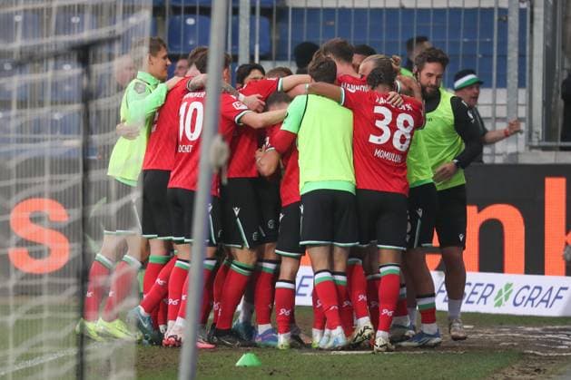27 10 2024, xgox, Fußball 2 Bundesliga, 1 FC Magdeburg Hannover 96 emspor, v l jubilation after the 0 3 by Havard Nielsen Hannover, 1 DFL DFB REGULATIONS PROHIBIT ANY USE OF PHOTOGRAPHS as IMAGE SEQUENCES and or QUASI VIDEO Magdeburg