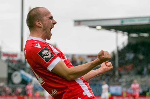 Cottbus, Germany 27 October 2024 3 Liga 2024 2025 FC Energie Cottbus vs 1860 Munich In the picture Phil Halbauer Energie Cottbus cheers after the goal to 2 0 DFB regulations prohibit any use of photographs as image sequences and or quasi video LEAG Energie Stadion Brandenburg Copyright: xFotostandx xWeilandx