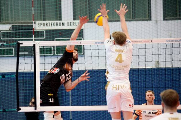DEU, DVV, 1 VBL, VC Olympia Berlin vs BR Volleys , 27 10 2024, Hohenschoenhausen, Berlin, DEU, DVV, 1 VBL, VC Olympia Berlin vs BR Volleys , pictured Borchert, Tom VC Olympia Berlin 4 , Jan Fornal BR Volleys 12 Photo Juergen Engler nordphoto GmbH nordphotoxGmbHx xEngler nph00076