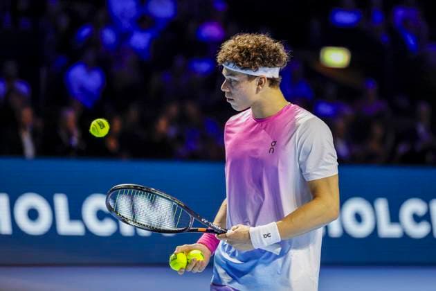 Ben Shelton USA , Tennis, Swiss Indoors ATP World Tour 500 , 2024, Ben Shelton USA vs Giovanni Mpetshi Perricard FRA , 27 10 2024, St Jakobshalle, Basel, Switzerland Basel St Jakobshalle BS Switzerland Copyright: xGrantxHubbsx