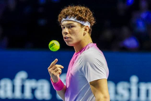 Ben Shelton USA , Tennis, Swiss Indoors ATP World Tour 500 , 2024, Ben Shelton USA vs Giovanni Mpetshi Perricard FRA , 27 10 2024, St Jakobshalle, Basel, Switzerland Basel St Jakobshalle BS Switzerland Copyright: xGrantxHubbsx