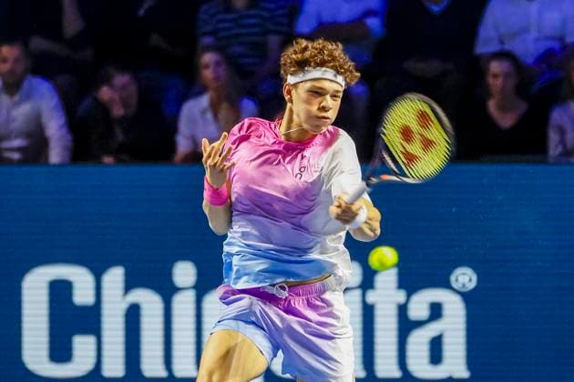 Ben Shelton USA , Tennis, Swiss Indoors ATP World Tour 500 , 2024, Ben Shelton USA vs Giovanni Mpetshi Perricard FRA , 27 10 2024, St Jakobshalle, Basel, Switzerland Basel St Jakobshalle BS Switzerland Copyright: xGrantxHubbsx