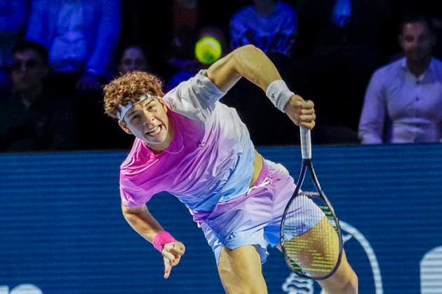 Ben Shelton USA , Tennis, Swiss Indoors ATP World Tour 500 , 2024, Ben Shelton USA vs Giovanni Mpetshi Perricard FRA , 27 10 2024, St Jakobshalle, Basel, Switzerland Basel St Jakobshalle BS Switzerland Copyright: xGrantxHubbsx