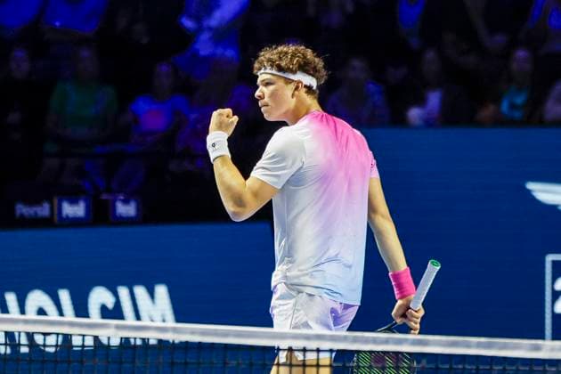 Ben Shelton USA , Tennis, Swiss Indoors ATP World Tour 500 , 2024, Ben Shelton USA vs Giovanni Mpetshi Perricard FRA , 27 10 2024, St Jakobshalle, Basel, Switzerland Basel St Jakobshalle BS Switzerland Copyright: xGrantxHubbsx