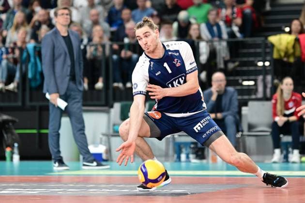 Volleyball I Men I Season 2024 2025 I Bundesliga I Matchday 7 I SVG Lüneburg BADEN VOLLEYS SSC Karlsruhe I 27 10 2024 Well, hes also an attacker¦ Simon Torwie 1 gets the ball, SVG Lüneburg certainly doesnt Lüneburg LKH Arena Niedersachsen Germany Copyright: xLobeca AndreasxHannigx