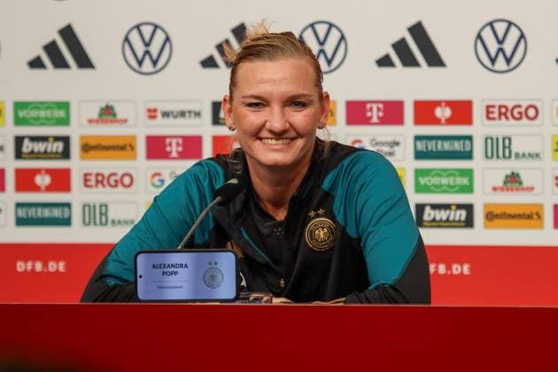 Sport Themen der Woche KW43 Sport Bilder des Tages Duisburg, Deutschland 27. Oktober 2024: Fußball-Frauen-Nationalmannschaft - Pressekonferenz - Deutschland vs. Australien Im Bild: Alexandra Popp (Deutschland) DFB regulations prohibit any use of photographs as image sequences and or quasi-video Schauinsland Reisen Arena Niedersachsen *** Duisburg, Germany 27 October 2024 Soccer Womens National Team Press Conference Germany vs Australia In Picture Alexandra Popp Germany DFB regulations prohibit any use of photographs as image sequences and or quasi video Schauinsland Reisen Arena Niedersachsen Copyright: xFotostandx xFantinix