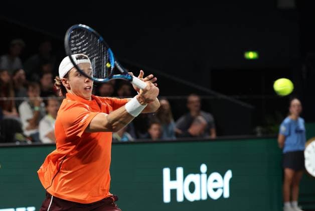 ROLEX PARIS MASTERS TENNIS 2024 Thierry Larret Maxppp. Tennis. Rolex Paris Masters. Accorhotels Arena, Paris (75), le 27 Octobre 2024. Qualifications : Arthur CAZAUX (FRA) vs Fabio FOGNINI (ITA) Paris (75) ACCORHOTELS ARENA ILE DE FRANCE FRANCE  Copyright: xMAXPPPxThierryxLarretx TL_20241027_4007 0775714599st