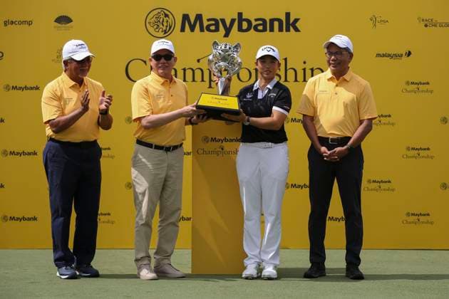 October 27, 2024, Kuala Lumpur, Malaysia: From left Tan Sri Dato Sri Zamzamzairani Mohd Isa, Datuk Seri Fadillah Yusof, Ruoning Yin and Dato™ Khairussaleh Ramli pose with the Tiger trophy during the Maybank Championship 2024 prize ceremony on the final day at Kuala Lumpur Golf & Country Club. Maybank Championship 2024 came to a thrilling conclusion on the final round today with Ruoning Yin claiming the unique tiger trophy as the winner. Kuala Lumpur Malaysia - ZUMAs197 20241027_aaa_s197_055 Copyright: xFarisxHadziqx