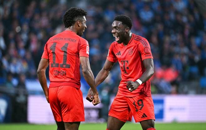 Sport Themen der Woche KW43 Sport Bilder des Tages Fussball, Bundesliga, Deutschland, Herren, Saison 2024 2025, 8. Spieltag, Vonovia Ruhrstadion Bochum, VfL Bochum - FC Bayern München; Jubel Kingsley Coman (FCB) nach seinem Tor zum 0:5, zusammen mit Alphonso Davies (FCB). Jubel, Freude, Aktion. *** Football, Bundesliga, Germany, Men, Season 2024 2025, Matchday 8, Vonovia Ruhrstadion Bochum, VfL Bochum FC Bayern Munich cheer Kingsley Coman FCB after his goal to 0 5, together with Alphonso Davies FCB cheer, joy, action