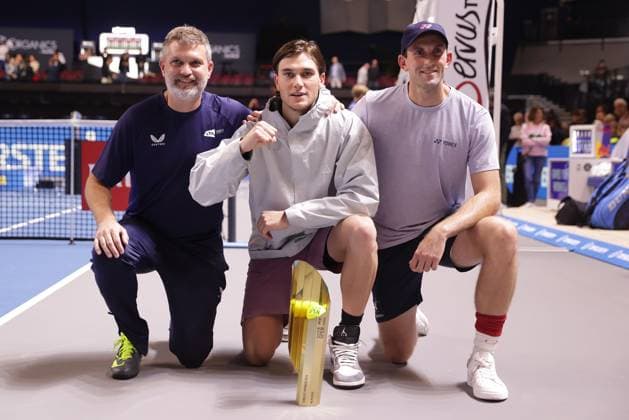 TENNIS - ATP, Tennis Herren Erste Bank Open VIENNA,AUSTRIA,27.OCT.24 - TENNIS - ATP World Tour, Erste Bank Open. Image shows Jack Draper (GBR) and his coaches. Keywords: trophy.  GEPAxpictures xWalterxLuger