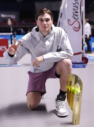 TENNIS - ATP, Tennis Herren Erste Bank Open VIENNA,AUSTRIA,27.OCT.24 - TENNIS - ATP World Tour, Erste Bank Open. Image shows Jack Draper (GBR). Keywords: trophy.  GEPAxpictures xWalterxLuger