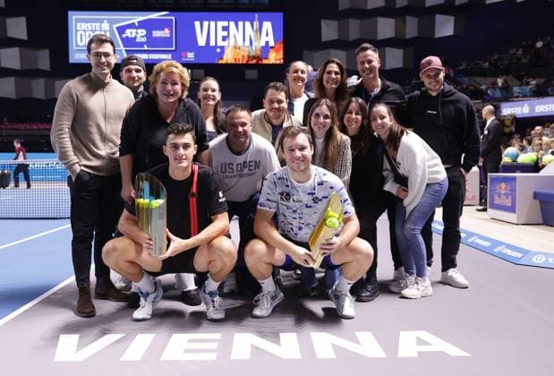 TENNIS - ATP, Tennis Herren Erste Bank Open VIENNA,AUSTRIA,27.OCT.24 - TENNIS - ATP World Tour, Erste Bank Open. Image shows Alexander Erler, Lucas Miedler (AUT) and their family.  GEPAxpictures xWalterxLuger