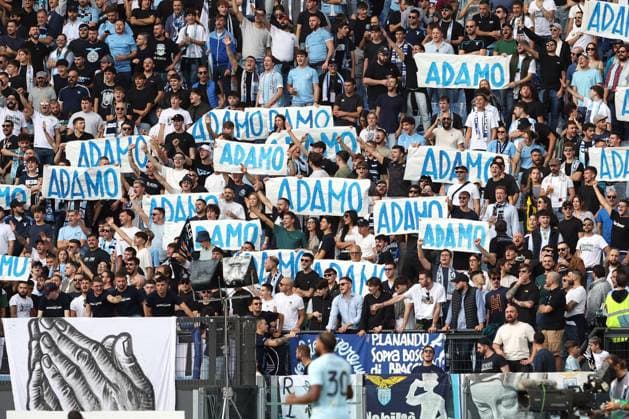 Sport Themen der Woche KW43 Sport Bilder des Tages CALCIO - Serie A - SS Lazio vs Genoa CFC Rome, Italy 27.10.2024 : Banner in lazio stand remember actor Adamo Dionisi during Italian football championship Serie A Enilive 2024-2025 match SS Lazio vs Genoa FC at Stadio Olimpico in Rome on October 27, 2024. Rome Italy  Copyright: xIPAxSport ABACAx