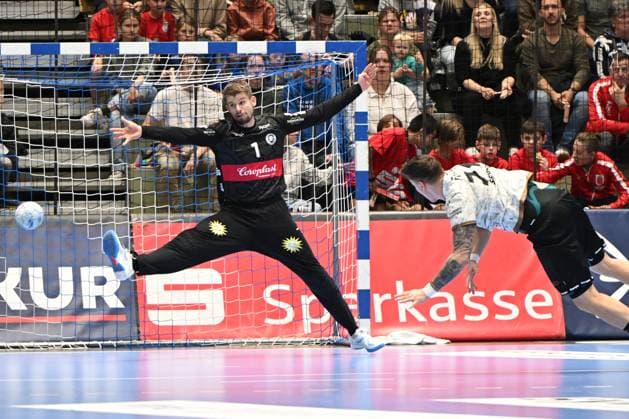 GER, 2 HBL, BHC06, BHC06 vs HC Elbflorenz Dresden 27 10 2024, Wuppertal, UNI Halle, GER, 2 HBL, BHC06 vs HC Elbflorenz Dresden 2 HBL regulations prohibit any use of photographs as image sequences and or quasi video in the picture Oliver Seidler HC Elbflorenz Dresden 71 vs Christopher Rudeck BHC 01 NordphotoxGmbHx xFreund nph00018