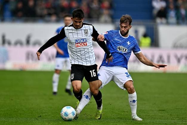 27 10 2024, xfux, Fussball 2 Bundesliga, SV Darmstadt 98 SSV Ulm 1846, emspor, v l Aaron Keller SSV Ulm 1846 , Killian Corredor SV Darmstadt 98 DFL DFB REGULATIONS PROHIBIT ANY USE OF PHOTOGRAPHS as IMAGE SEQUENCES and or QUASI VIDEO Darmstadt