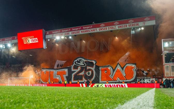 Sport Themen der Woche KW43 Fussball, Herren, Saison 2024 2025, 1. Bundesliga (8. Spieltag), 1. FC Union Berlin - Eintracht Frankfurt, Fans von Frankfurt mit Choreografie, 27.10. 2024, *** Football, Men, Season 2024 2025, 1 Bundesliga 8 Matchday , 1 FC Union Berlin Eintracht Frankfurt, Fans of Frankfurt with choreography, 27 10 2024, Copyright: xSebastianxRäppold MatthiasxKochx