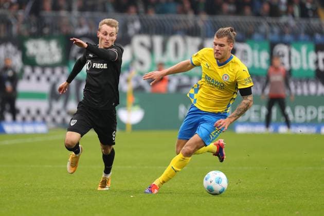 Braunschweig vs Münster, 2 BL Braunschweig, 27 10 2024, FOOTBALL Eintracht Braunschweig vs SC Preußen Münster, 2 BL, Season 2024 25 Joshua Mees Münster , Kevin Ehlers Eintracht Braunschweig Braunschweig
