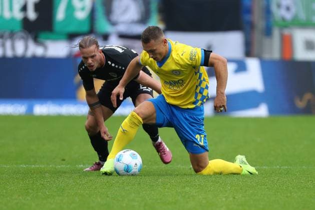 Braunschweig vs Münster, 2 BL Braunschweig, 27 10 2024, FOOTBALL Eintracht Braunschweig vs SC Preußen Münster, 2 BL, Season 2024 25 Jorrit Hendrix Münster , Sven Köhler Eintracht Braunschweig Braunschweig