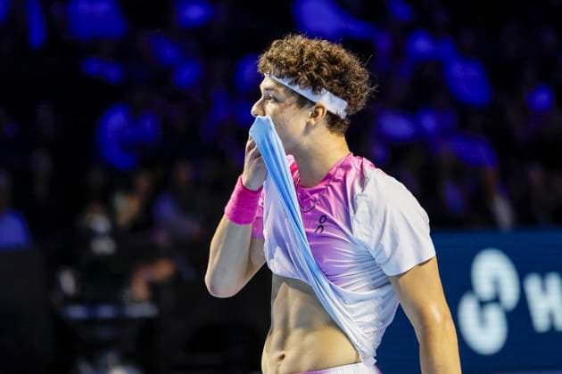 Ben Shelton USA , Tennis, Swiss Indoors ATP World Tour 500 , 2024, Ben Shelton USA vs Giovanni Mpetshi Perricard FRA , 27 10 2024, St Jakobshalle, Basel, Switzerland Basel St Jakobshalle BS Switzerland Copyright: xGrantxHubbsx