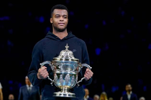 27 10 2024, Basel, St Jakobshalle, ATP Swiss Indoors Basel, Giovanni Mpetshi Perricard FRA with the winners and champion trophy after his victory during the Mens Singles Final Basel St Jakobshalle Basel Switzerland Copyright: xJustPictures.ch DanielaxPorcellix jp-en-DaPo-20241027-_DP25301