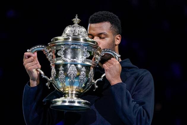 27 10 2024, Basel, St Jakobshalle, ATP Swiss Indoors Basel, Giovanni Mpetshi Perricard FRA kisses the winners trophy after his victory during the Mens Singles Final Basel St Jakobshalle Basel Switzerland Copyright: xJustPictures.ch DanielaxPorcellix jp-en-DaPo-20241027-_DP25348