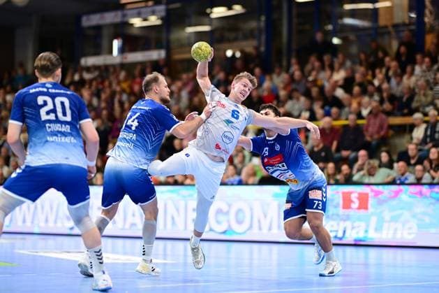 Handball I Men I Season 2024 2025 I 2 HBL I 9 Matchday I VfL Lübeck Schwartau Dessau Rosslauer HV 06 I 27 10 2024 Paul Skorupa 14, VfL Lübeck Schwartau Fritz Leon Haake 6, Dessau Rosslauer HV 06 Lukas Emdorf 73, VfL Lübeck Schwartau Hansestadt Lübeck Hansehalle Schleswig Holstein Germany Copyright: xLobeca FelixxSchlikisx
