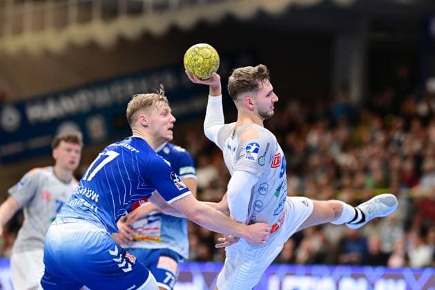 Handball I Men I Season 2024 2025 I 2 HBL I 9 Matchday I VfL Lübeck Schwartau Dessau Rosslauer HV 06 I 27 10 2024 Niko Blaauw 17, VfL Lübeck Schwartau Yannick Pust 98, Dessau Rosslauer HV 06 Hansestadt Lübeck Hansehalle Schleswig Holstein Germany Copyright: xLobeca FelixxSchlikisx