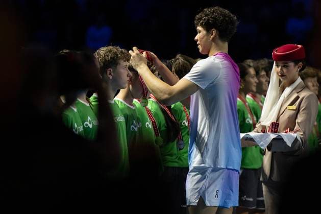 27th October 2024; St. Jakobshalle, Basel, Switzerland; ATP, Tennis Herren 500 Swiss Indoors Basel Tennis, Day 7; Ben Shelton (USA) gives a ballboy a medal after the final against Giovanni Mpetshi Perricard (FRA)  ActionPlus12709411 DavidxEmm