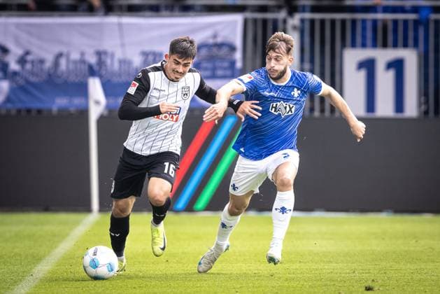 Soccer Men 2 Bundesliga 10 Matchday Season 2024 2025 SV Darmstadt 98 SSV Ulm 1846 Soccer 1 1 27 10 2024 16 Aaron Keller SSV Ulm , Killian Julian Corredor SV Darmstadt DFL regulations prohibit any use of photographs as image sequences and or quasi video Darmstadt Merck Stadion am Böllenfalltor Germany
