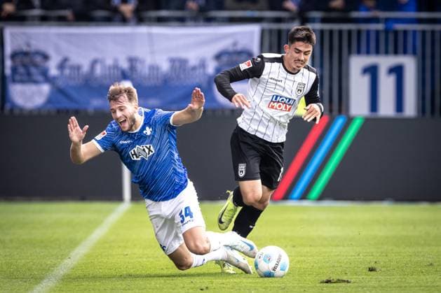 Soccer Men 2 Bundesliga 10 Matchday Season 2024 2025 SV Darmstadt 98 SSV Ulm 1846 Soccer 1 1 27 10 2024 Killian Julian Corredor SV Darmstadt , 16 Aaron Keller SSV Ulm DFL regulations prohibit any use of photographs as image sequences and or quasi video Darmstadt Merck Stadion am Böllenfalltor Germany