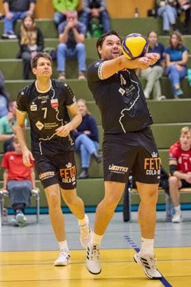 Rottenburgs reception does not come and setter Knobelspiess TV Rottenburg, 18 has to dig the ball GER, TuS Kriftel against TV Rottenburg,Volleyball, DVV Pokal, Quali Achtelfinale, Spielzeit 2024 2025, 27 10 24 GER, TuS Kriftel against TV Rottenburg,Volleyball, DVV Pokal, Quali Achtelfinale, Spielzeit 2024 2025, 27 10 24 Kriftel Copyright: xGeraldxOelze-dexStoppany,xEibner-Pressefoto GeraldxOelze-dexStoppanyx EP-ODS