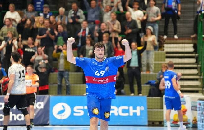 2 Handball Bundesliga, Bergischer HC vs HC Elbflorenz, 27 10 2024 Aron Seesing Bergischer HC 49 celebrates the victory 2 Handball Bundesliga, Bergischer HC vs HC Elbflorenz, 27 10 2024,Uni Halle,Wuppertal,Germany on 27 10 24 Copyright: xBEAUTIFULxSPORTS Henrichsx