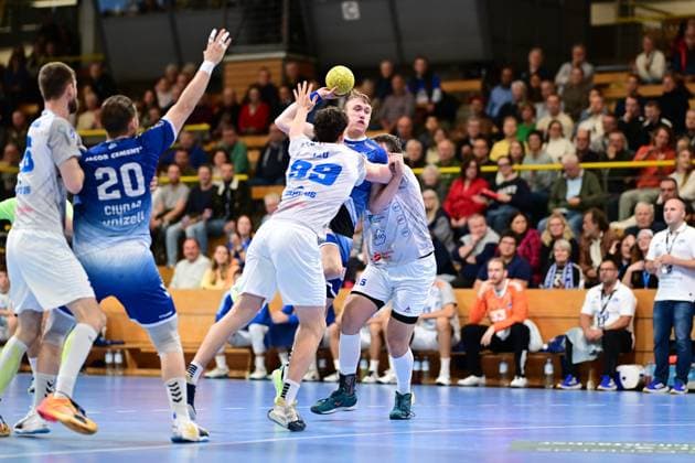 Handball I Men I Season 2024 2025 I 2 HBL I 9 Matchday I VfL Lübeck Schwartau Dessau Rosslauer HV 06 I 27 10 2024 Ole Hagedorn 10, VfL Lübeck Schwartau is harassed by Tillman Leu 99, Dessau Rosslauer HV 06 Marcel Nowak 15, Dessau Rosslauer HV 06 Hanseatic City of Lübeck Hansehalle Schleswig Holstein Germany Copyright: xLobeca FelixxSchlikisx