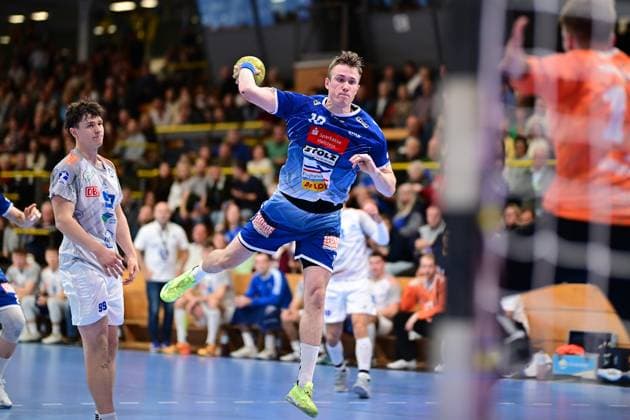 Handball I Men I Season 2024 2025 I 2 HBL I 9 Matchday I VfL Lübeck Schwartau Dessau Rosslauer HV 06 I 27 10 2024 Throw Ole Hagedorn 10, VfL Lübeck Schwartau Hanseatic City of Lübeck Hansehalle Schleswig Holstein Germany Copyright: xLobeca FelixxSchlikisx