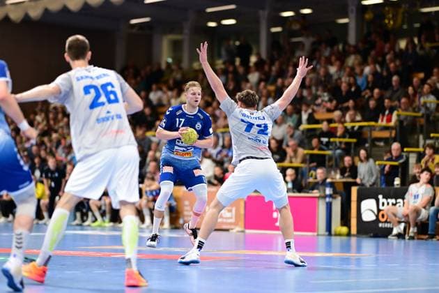 Handball I Men I Season 2024 2025 I 2 HBL I 9 Matchday I VfL Lübeck Schwartau Dessau Rosslauer HV 06 I 27 10 2024 Niko Blaauw 17, VfL Lübeck Schwartau v Tim Maximilian Hertzfeld 72, Dessau Rosslauer HV 06 Hanseatic City of Lübeck Hansehalle Schleswig Holstein Germany Copyright: xLobeca FelixxSchlikisx
