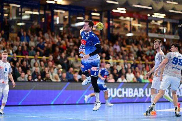 Handball I Men I Season 2024 2025 I 2 HBL I 9 Matchday I VfL Lübeck Schwartau Dessau Rosslauer HV 06 I 27 10 2024 Throw Rasmus Houmoeller 6, VfL Lübeck Schwartau Hansestadt Lübeck Hansehalle Schleswig Holstein Germany Copyright: xLobeca FelixxSchlikisx
