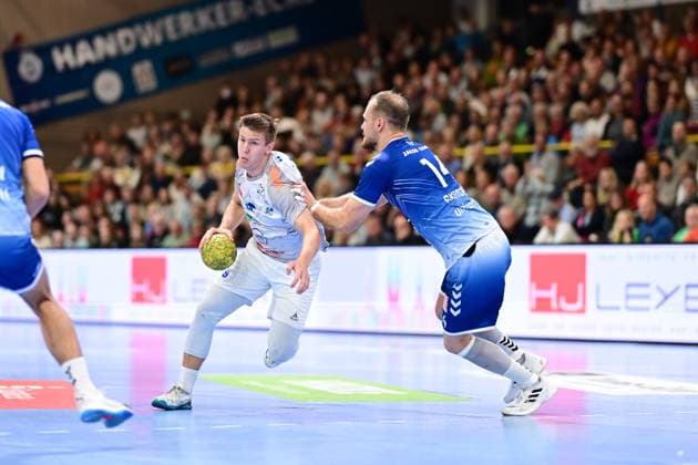 Handball I Men I Season 2024 2025 I 2 HBL I 9 Matchday I VfL Lübeck Schwartau Dessau Rosslauer HV 06 I 27 10 2024 Fritz Leon Haake 6, Dessau Roßlauer HV 06 v Paul Skorupa 14, VfL Lübeck Schwartau Hanseatic City of Lübeck Hansehalle Schleswig Holstein Germany Copyright: xLobeca FelixxSchlikisx