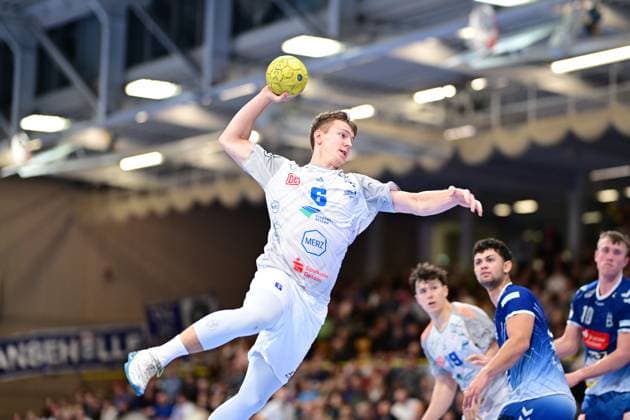Handball I Men I Season 2024 2025 I 2 HBL I 9 Matchday I VfL Lübeck Schwartau Dessau Rosslauer HV 06 I 27 10 2024 Throw Fritz Leon Haake 6, Dessau Roßlauer HV 06 Hansestadt Lübeck Hansehalle Schleswig Holstein Germany Copyright: xLobeca FelixxSchlikisx