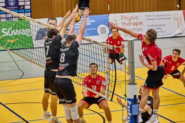 Timon Schippmann TV Rottenburg, 07 and Niklas Lichtenauer TV Rottenburg, 08 in a successful double block against the attacking Thoralf Schmelzer TUS Kriftel, 05 GER, TuS Kriftel against TV Rottenburg,Volleyball, DVV Pokal, Quali Round of 16, Season 2024 2025, 27 10 24 GER, TuS Kriftel against TV Rottenburg,Volleyball, DVV Pokal, Quali Round of 16, Season 2024 2025, 27 10 24 Kriftel Copyright: xGeraldxOelze-dexStoppany,xEibnerx EP-ODS