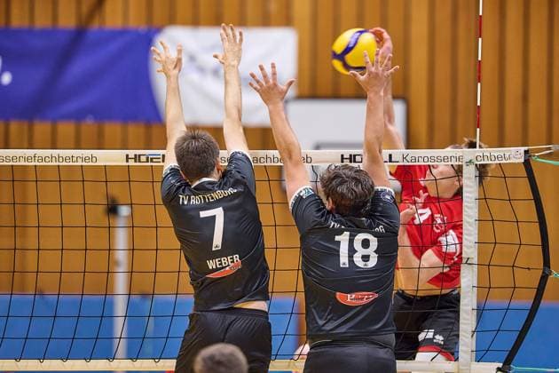 Timon Schippmann TV Rottenburg, 07 and Knobelspiess TV Rottenburg, 18 in the double block against Nils Weber TUS Kriftel, 04 GER, TuS Kriftel against TV Rottenburg,Volleyball, DVV Pokal, Quali Round of 16, Season 2024 2025, 27 10 24 GER, TuS Kriftel against TV Rottenburg,Volleyball, DVV Pokal, Quali Round of 16, Season 2024 2025, 27 10 24 Kriftel Copyright: xGeraldxOelze-dexStoppany,xEibnerx EP-ODS