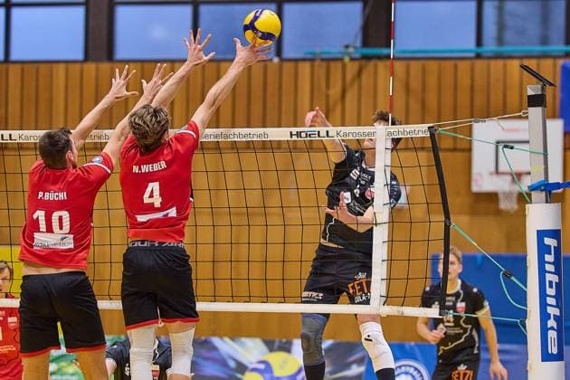 Jakob Elsaesser TV Rottenburg, 04 skillfully hits the opponents double block GER, TuS Kriftel against TV Rottenburg,Volleyball, DVV Pokal, Quali Round of 16, Season 2024 2025, 27 10 24 GER, TuS Kriftel against TV Rottenburg,Volleyball, DVV Pokal, Quali Round of 16, Season 2024 2025, 27 10 24 Kriftel Copyright: xGeraldxOelze-dexStoppany,xEibnerx EP-ODS