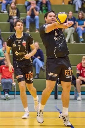 Rottenburgs reception does not come and setter Knobelspiess TV Rottenburg, 18 has to dig the ball GER, TuS Kriftel against TV Rottenburg,Volleyball, DVV Pokal, Quali Achtelfinale, Spielzeit 2024 2025, 27 10 24 GER, TuS Kriftel against TV Rottenburg,Volleyball, DVV Pokal, Quali Achtelfinale, Spielzeit 2024 2025, 27 10 24 Kriftel Copyright: xGeraldxOelze-dexStoppany,xEibnerx EP-ODS