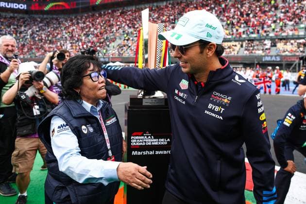 PEREZ Sergio (mex), Red Bull Racing RB20, portrait and Trophy Marshal award during the Formula 1 Gran Premio de la Ciudad de Mexico 2024, 20th round of the 2024 Formula One World Championship, WM, Weltmeisterschaft from October 25 to 27, 2024 on the Autodromo Hermanos Rodriguez, in Mexico City, Mexico - F1 - MEXICO CITY GRAND PRIX 2024 DPPI Panoramic  241027_R20_MESSICO_DP_EA023203
