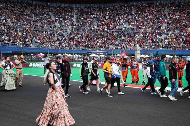 All drivers during the parade during the Formula 1 Gran Premio de la Ciudad de Mexico 2024, 20th round of the 2024 Formula One World Championship, WM, Weltmeisterschaft from October 25 to 27, 2024 on the Autodromo Hermanos Rodriguez, in Mexico City, Mexico - F1 - MEXICO CITY GRAND PRIX 2024 DPPI Panoramic  241027_R20_MESSICO_DP_FGDN2298